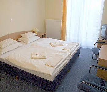 Papillon Apartment Будапеща Екстериор снимка