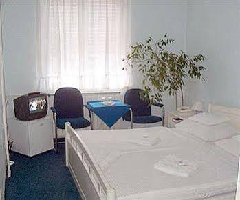 Papillon Apartment Будапеща Екстериор снимка
